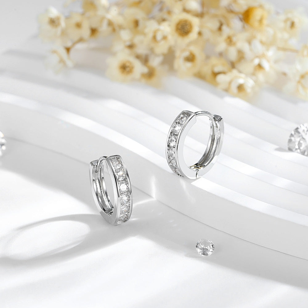 🌟Veyla 18k White Gold Plated Silver Huggie Hoop Earrings for Women with Simulated Diamond Crystals🌟