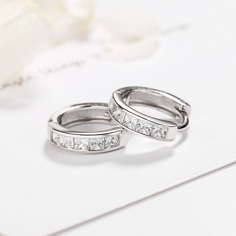 🌟Veyla 18k White Gold Plated Silver Huggie Hoop Earrings for Women with Simulated Diamond Crystals🌟